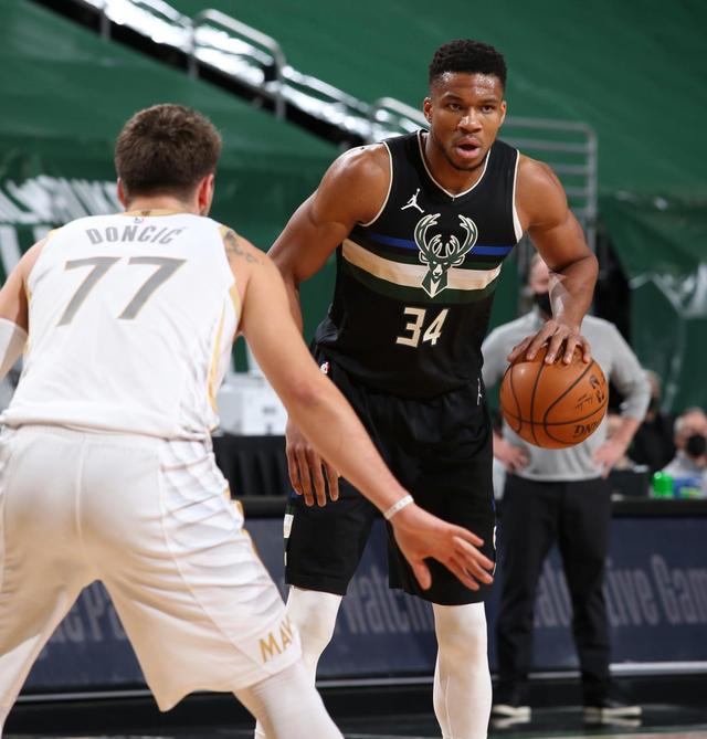 亚特兰大训练开放日,转会期伤情更新引欢呼,亚冠在即,临场指挥获称赞 亚特兰大训练开放日,转会期伤情更新引欢呼,亚冠在即,临场指挥获称赞