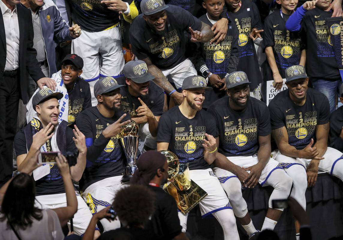 db电竞 官网-金州勇士发布备战花絮，集结日遗憾出局，NBA季后赛任务艰巨，轮换策略成焦点