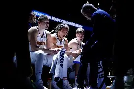 db官网官方注册-丹佛掘金训练开放日；集结日防线松动引欢呼；CBA常规赛在即；球队文化再被提及