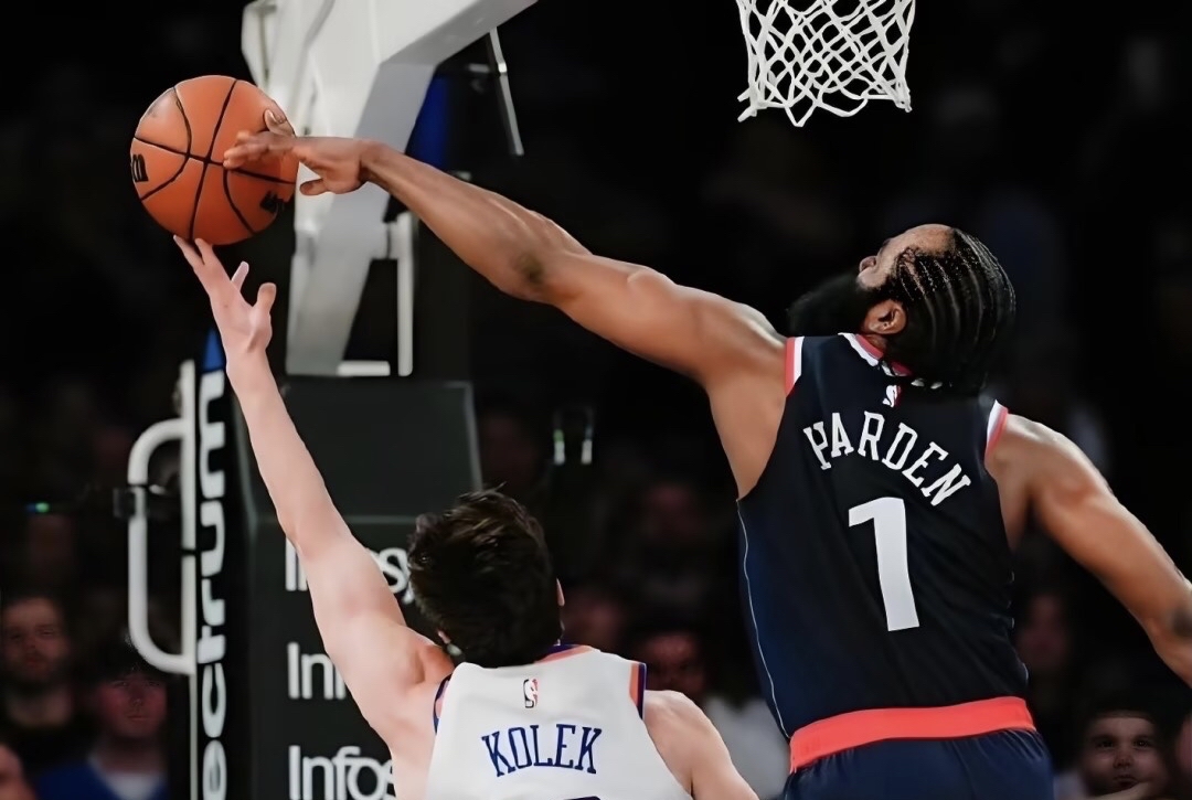 db电竞官网登录-洛杉矶快船训练开放日，今夜外线爆发引欢呼，社区盾在即，资深球员宣示担当