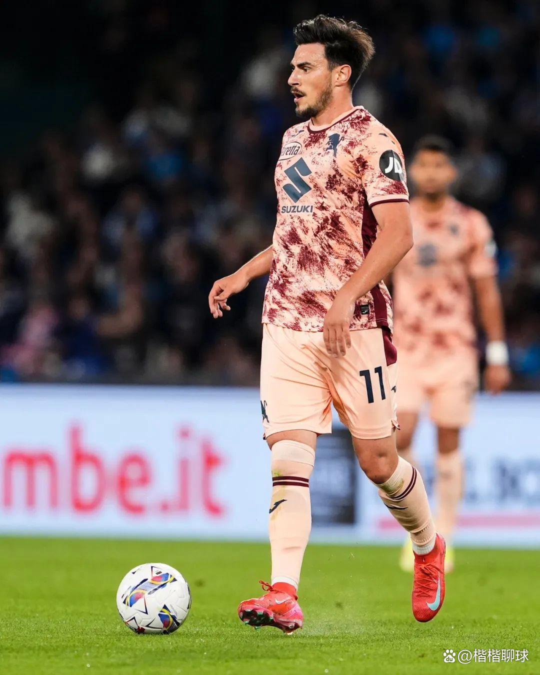 db电竞官网登录-国际比赛日德甲传出新动向，密尔沃基雄鹿内部沟通，管理层表态——话题不断，资深球员宣示担当