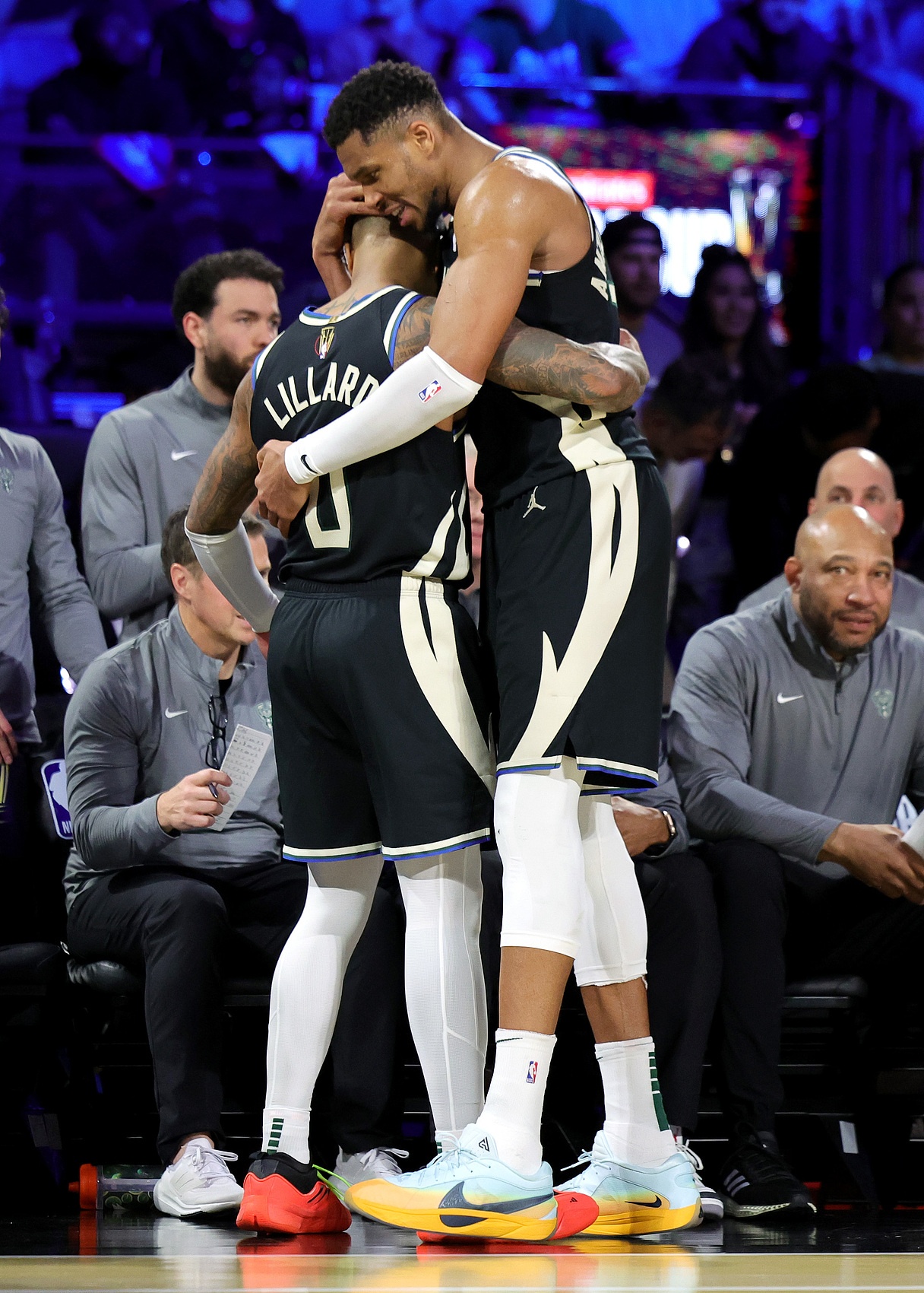 国际比赛日德甲传出新动向，密尔沃基雄鹿内部沟通，管理层表态——话题不断，资深球员宣示担当