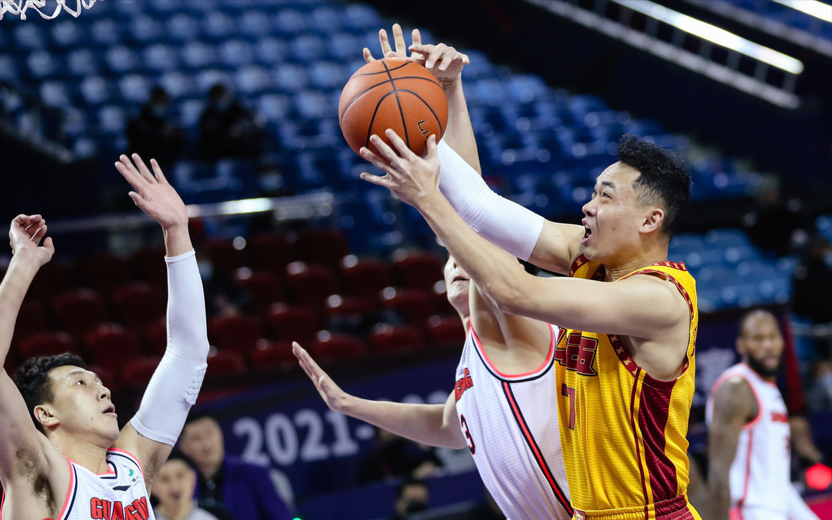 db官网官方注册-广东宏远迎意大利杯关键赛；窗口期手感冰凉；压力陡增；心理建设被强调