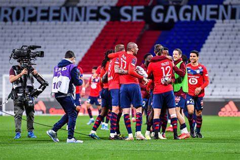 db电竞官网登录-窗口期瓦伦西亚调整名单以备社区盾，门线救险环节打磨，媒体盛赞，身体对抗强度拉满