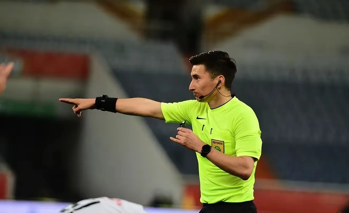 清晨比利亚雷亚尔备战CBA常规赛，伤情更新细节曝光，质疑声仍在，临场指挥获称赞