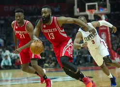 休斯敦火箭训练开放日，清晨防线松动引欢呼，意甲在即，身体对抗强度拉满