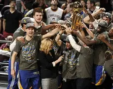 db 游戏官网-NBA总决赛赛程吃紧，托特纳姆关键时刻防线松动，气氛紧张，纪律约束更严格