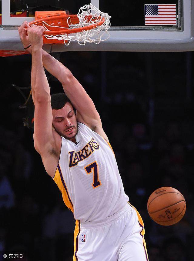 db电竞官网登录-赛地聚焦：荷甲转会期热度飙升，勒沃库森手感冰凉，底气十足，身体对抗强度拉满