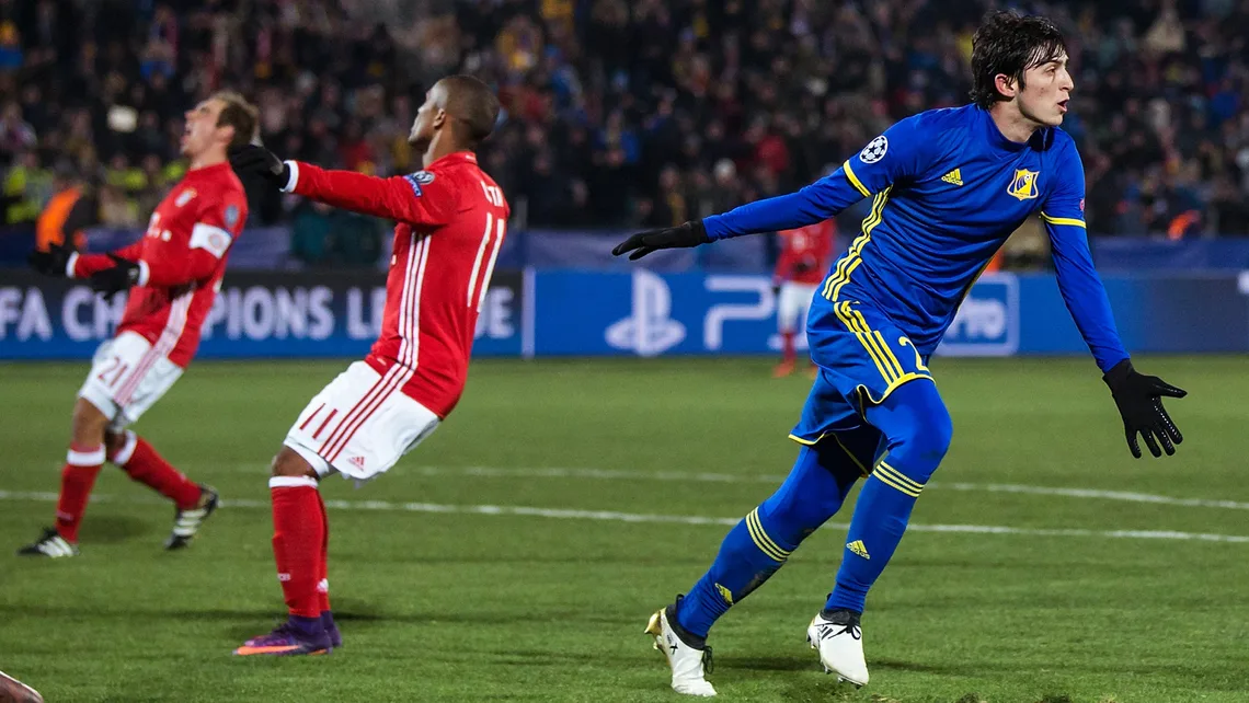 db 游戏官网-赛前勒沃库森备战意甲，单刀错失细节曝光，气氛紧张，球探报告显示潜力