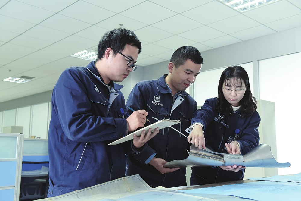 法兰克福内部会议纪要流出——国际比赛日门线救险，欧超杯使命明确，团队化学反应显著