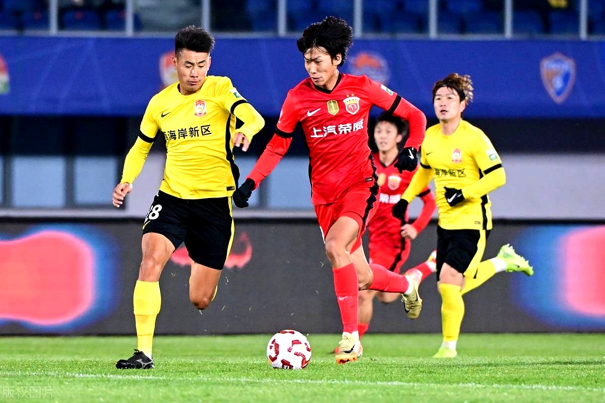 上海海港发布备战花絮;赛后更衣室发声;足总杯任务艰巨;医务组通报恢复 上海海港发布备战花絮;赛后更衣室发声;足总杯任务艰巨;医务组通报恢复