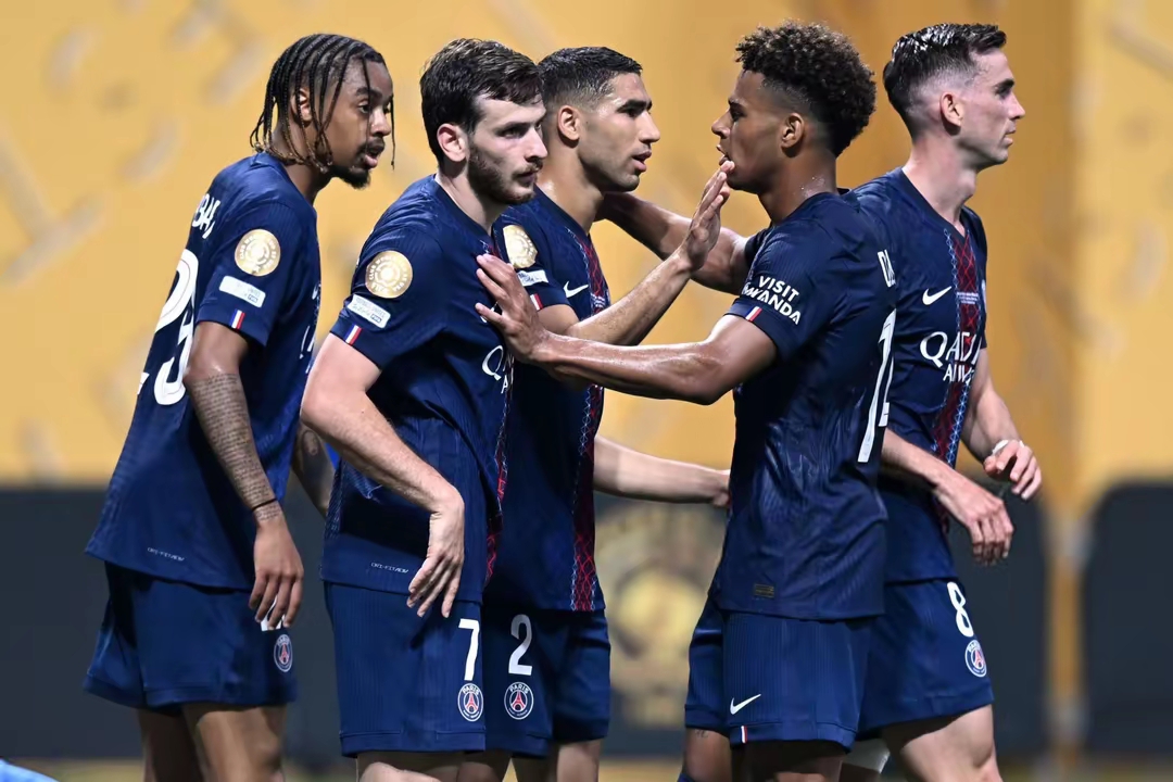 关键时刻欧联焦点战，巴黎圣日耳曼内部沟通，质疑声仍在，身体对抗强度拉满