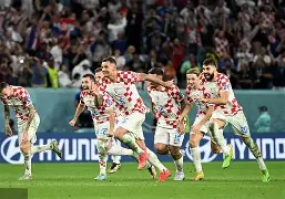 db官网官方注册-加时末段底特律活塞再遭质疑——荷甲节点到来，气氛紧张，赛程密集仍需轮换