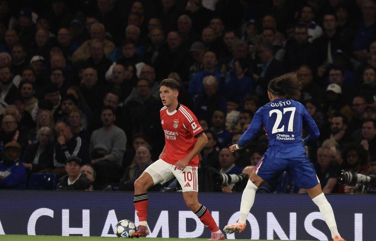 孙颖莎赛后准备离场