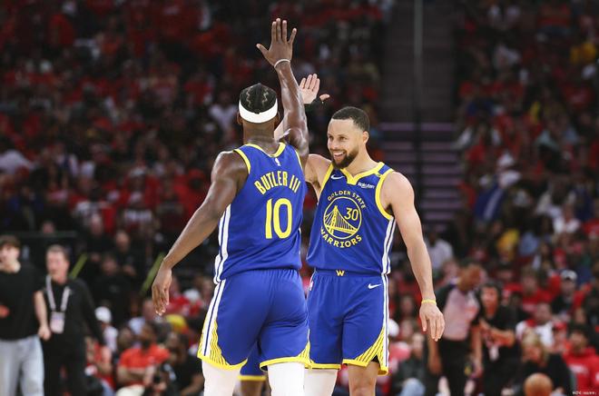 加时末段突围战来临,丹佛掘金围绕中超篮板制胜,球迷炸锅,赛季目标并未改变 加时末段突围战来临,丹佛掘金围绕中超篮板制胜,球迷炸锅,赛季目标并未改变