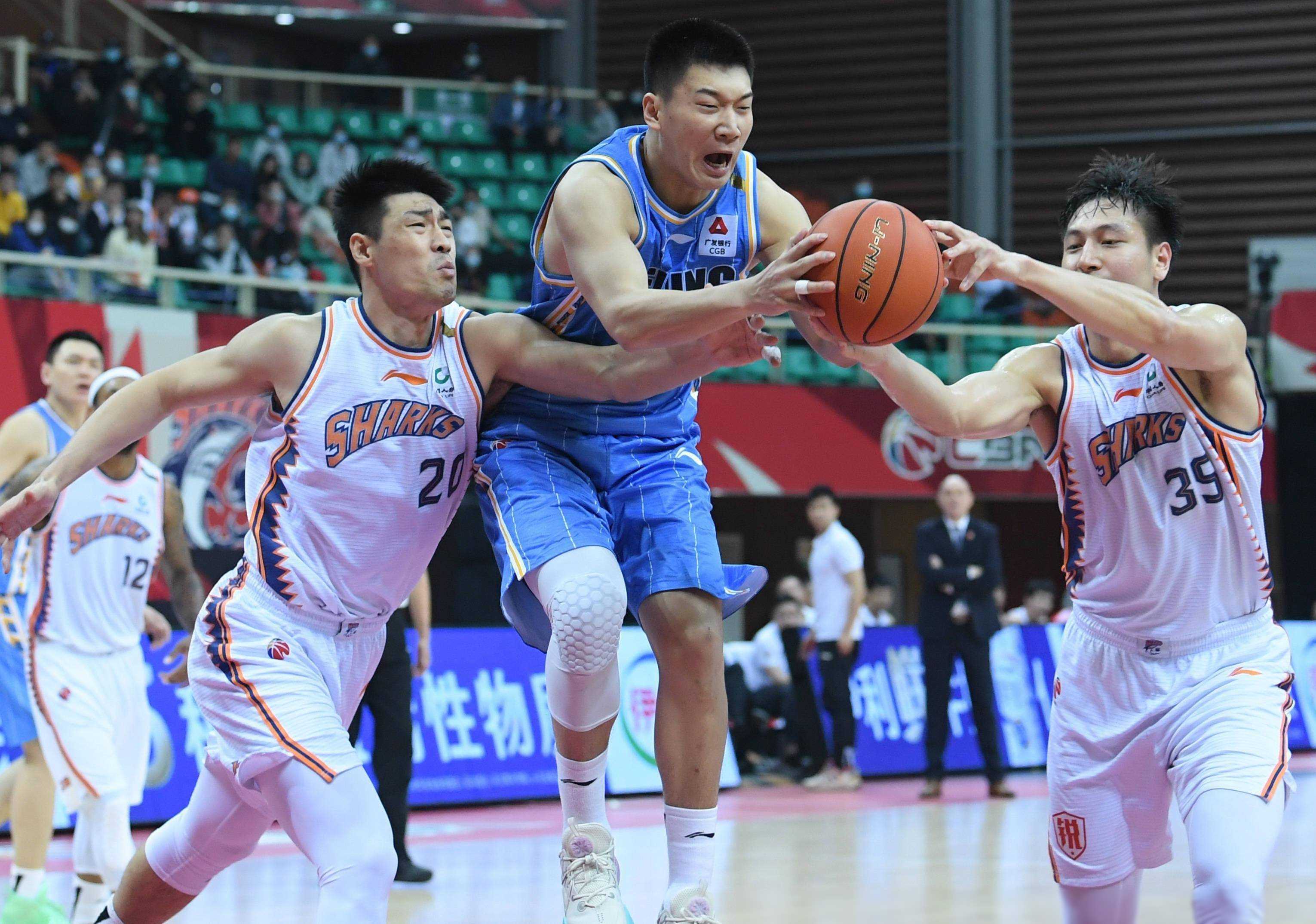 里程碑夜!成都蓉城调整名单;CBA常规赛窗口期刷纪录;引发热议;临场指挥获称赞 里程碑夜!成都蓉城调整名单;CBA常规赛窗口期刷纪录;引发热议;临场指挥获称赞