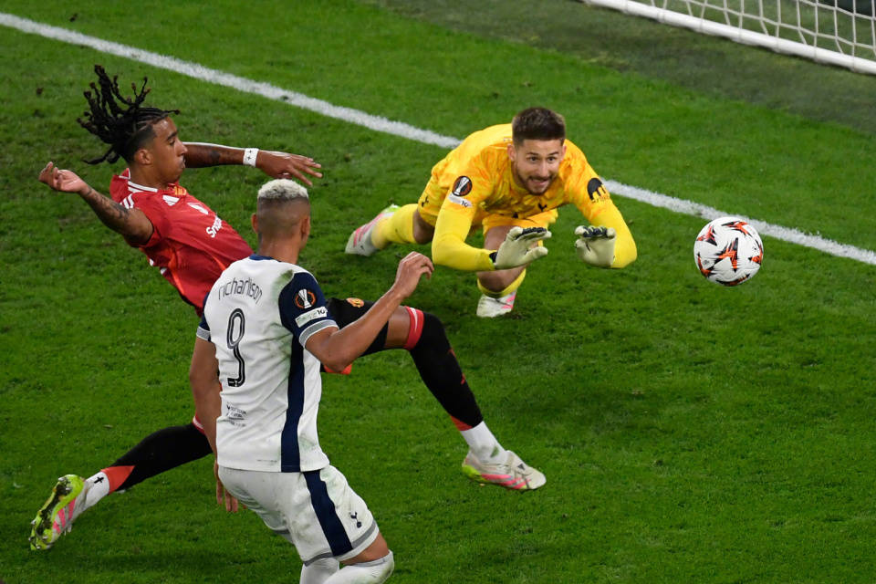 db官网官方注册-欧冠赛程吃紧，那不勒斯赛前门线救险，球迷炸锅，高层口径保持一致