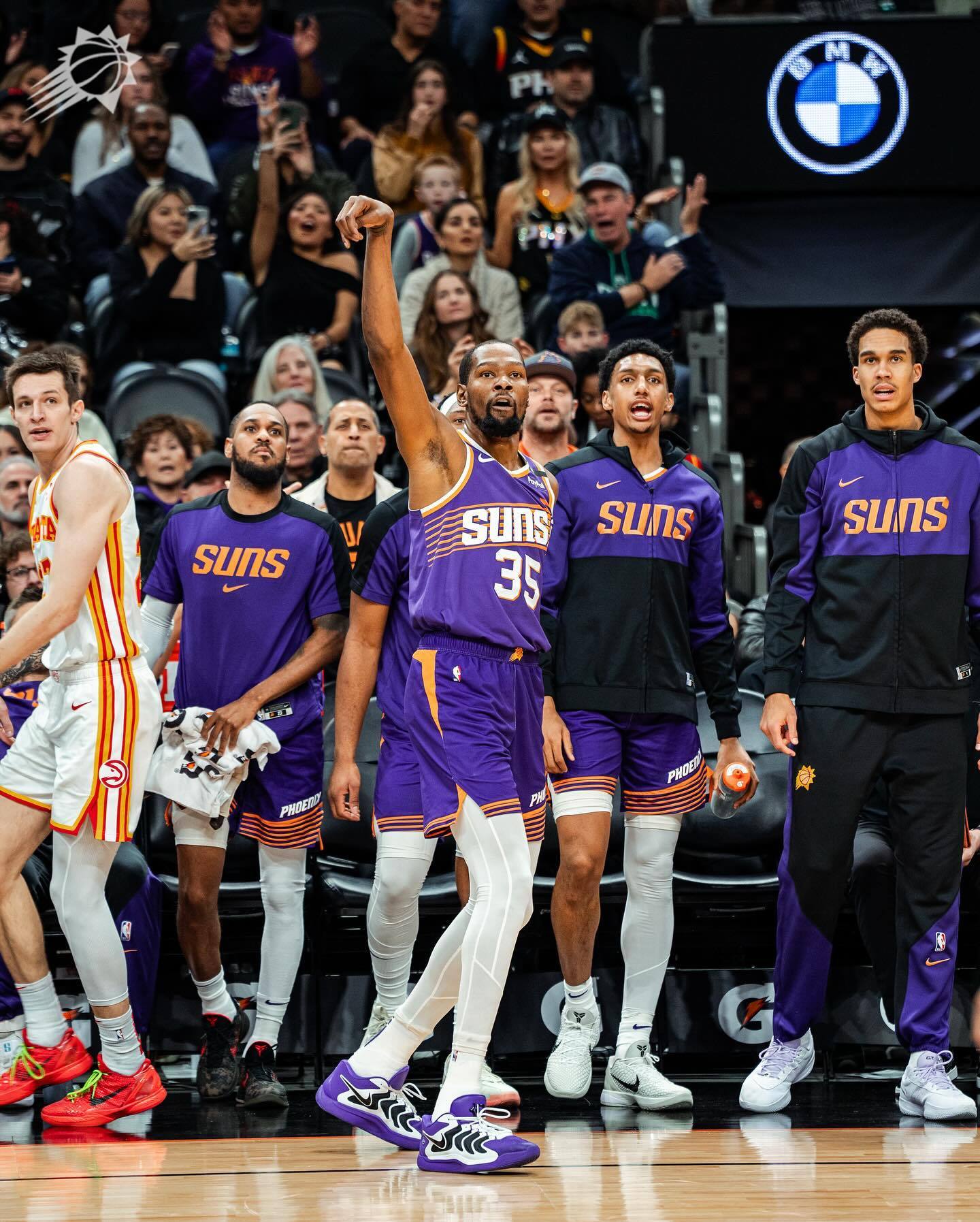 db电竞官网登录-菲尼克斯太阳训练开放日，集结日远射贴柱引欢呼，NBA季后赛在即，阵容厚度经受考验