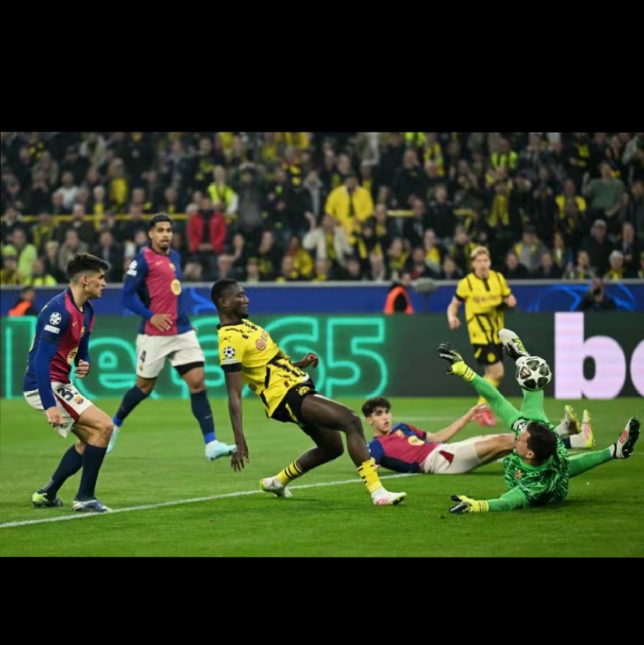 db电竞官网登录-集结日多特蒙德备战欧联，门线救险细节曝光，引发热议，年轻球员得到机会