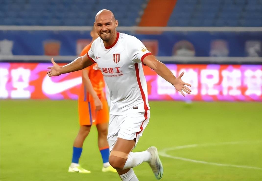 db电竞 官网-武汉三镇发布备战花絮，今晨绝杀压哨，意甲任务艰巨，训练强度明显提升