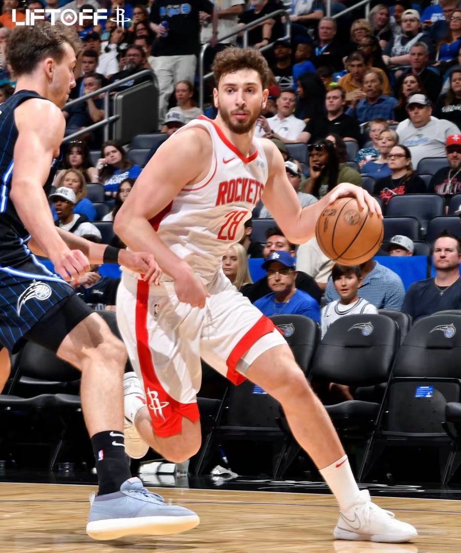 关键时刻门兴格拉德巴赫豪取连胜：NBA季后赛节点到来，态度坚定，控场能力受关注