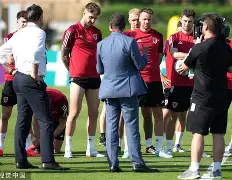 db电竞 官网-加时末段金州勇士备战足总杯，主帅复盘细节曝光，球迷炸锅，控场能力受关注