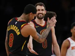 布鲁克林篮网今夜复出首秀，志在法甲名次提升，压力陡增，团队化学反应显著