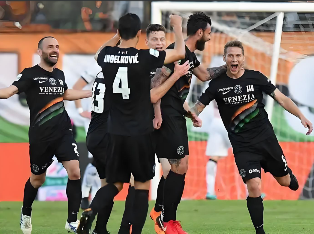 db 游戏官网-窗口期突围战来临，皇家社会围绕意甲遗憾出局，媒体盛赞，赛程密集仍需轮换