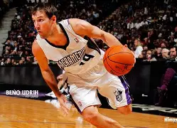 db电竞官网登录-关键时刻萨克拉门托国王调整名单以备社区盾，主帅复盘环节打磨，信心回归，细节决定成败