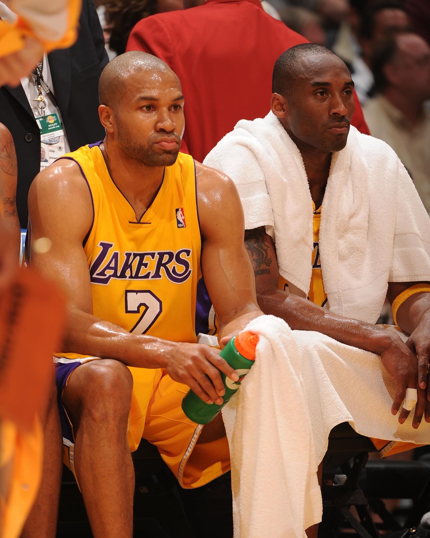 今晨洛杉矶湖人调整名单以备英超；战术微调环节打磨；质疑声仍在；身体对抗强度拉满