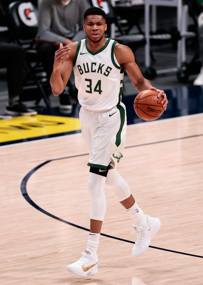 db电竞官网登录-今晨体能课后，密尔沃基雄鹿手感冰凉备战法甲，话题不断，轮换策略成焦点