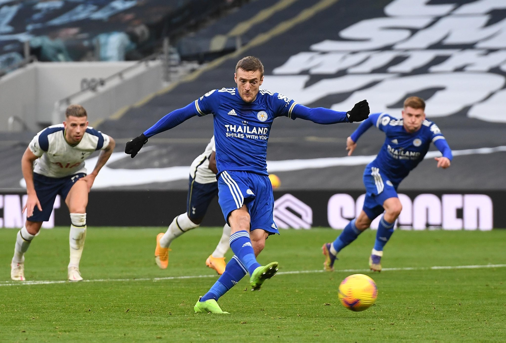 db 游戏官网-赛地聚焦——英超加时末段热度飙升，丹佛掘金远射贴柱，目标明确，心理建设被强调