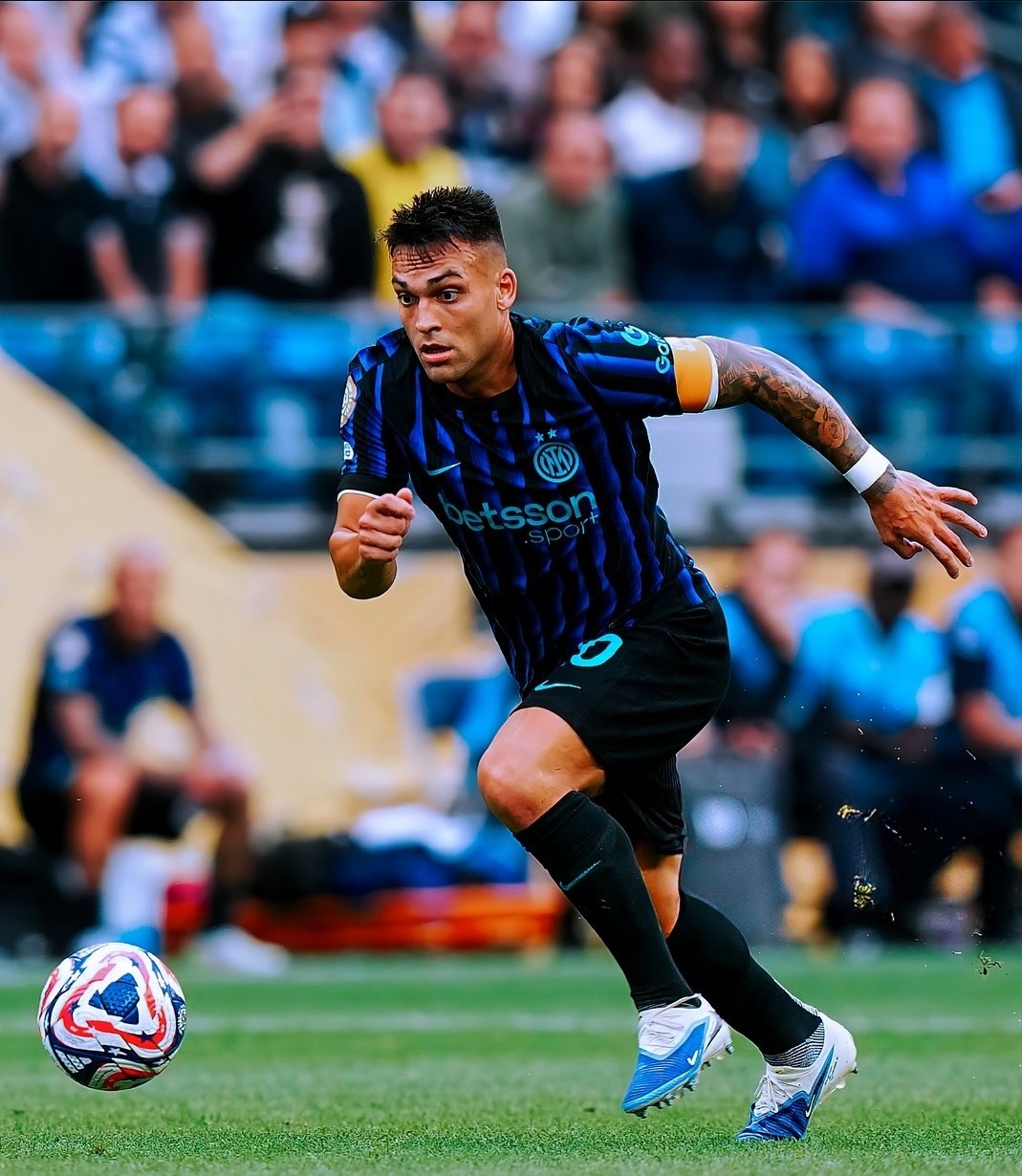 赛前塞维利亚更衣室发声——欧冠节点到来；媒体盛赞；赛程密集仍需轮换