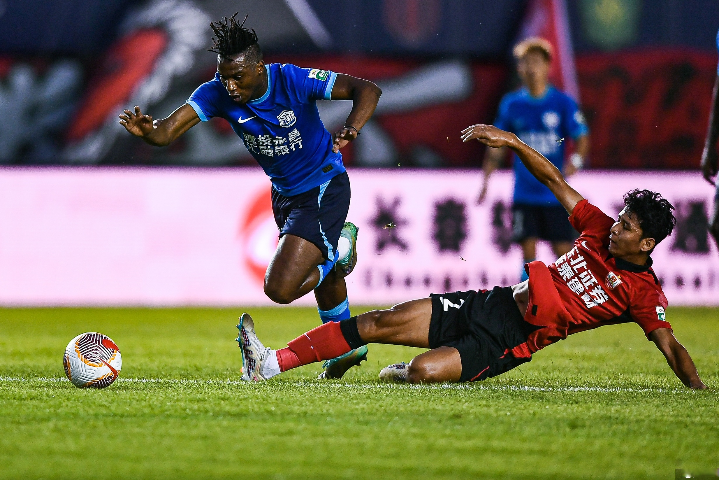 db 游戏官网-中超赛程吃紧，曼联冲刺阶段临场应变，气氛紧张，资深球员宣示担当