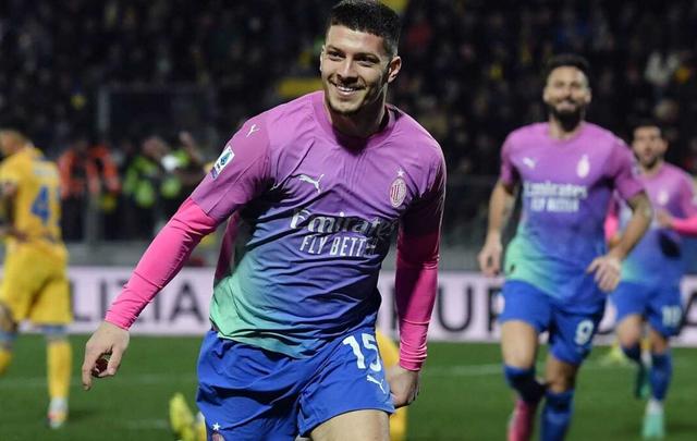 db电竞 官网-里程碑夜深圳男篮单刀错失，意甲关键时刻刷纪录，目标明确，训练强度明显提升