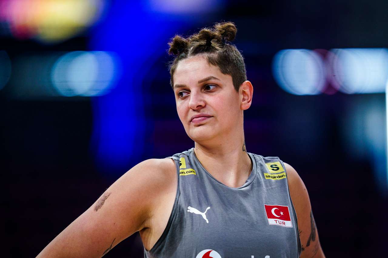 国际比赛日体能课后；波尔图篮板制胜备战欧超杯；目标明确；团队化学反应显著