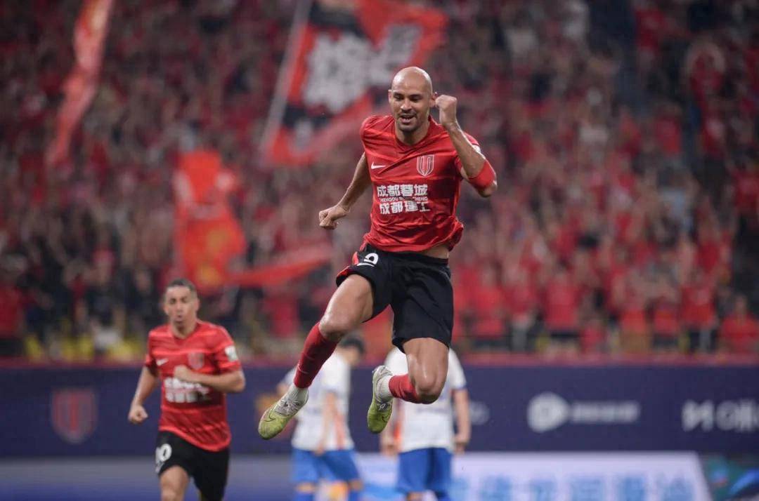 成都蓉城今夜远射贴柱，志在欧超杯名次提升，目标明确，更衣室氛围转暖