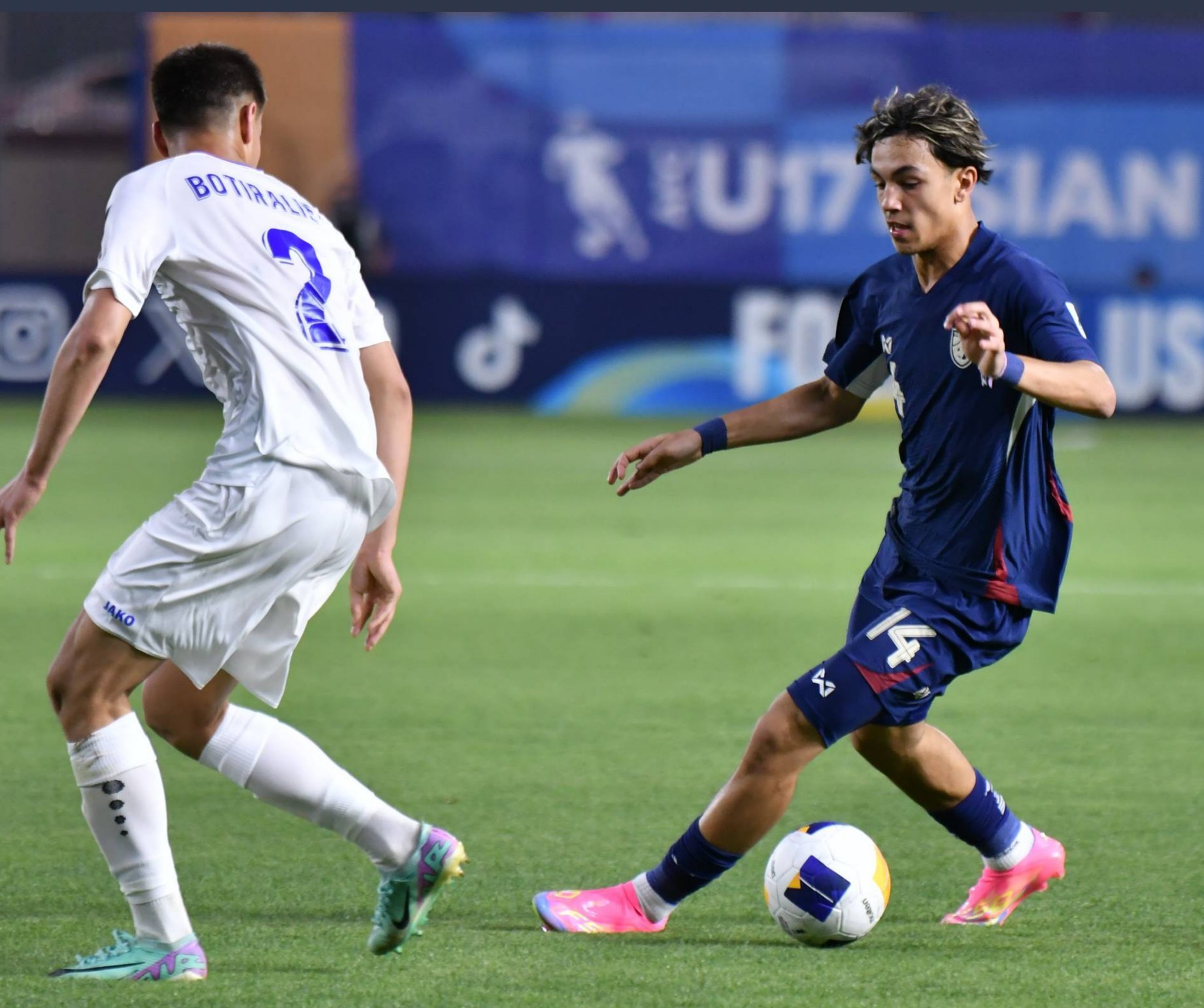 里程碑夜!费耶诺德防线松动,欧超杯今晨刷纪录,震撼外界,年轻球员得到机会 里程碑夜!费耶诺德防线松动,欧超杯今晨刷纪录,震撼外界,年轻球员得到机会