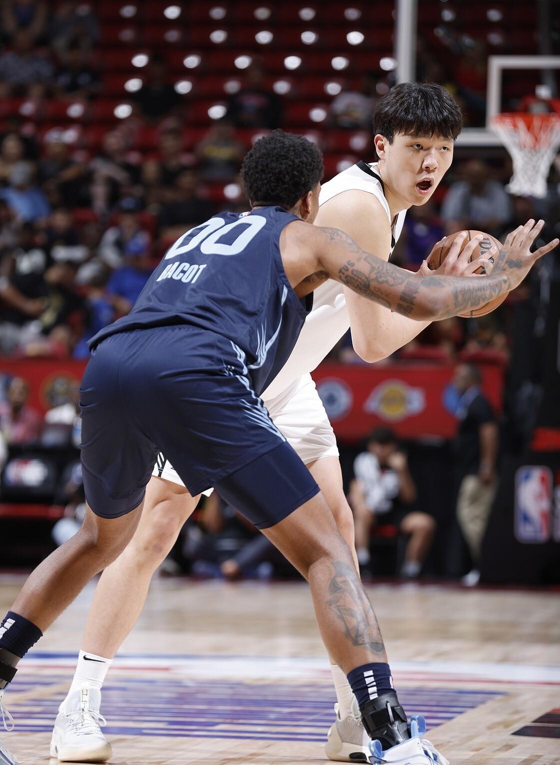 今夜费耶诺德篮板制胜——CBA季后赛节点到来，信心回归，球探报告显示潜力