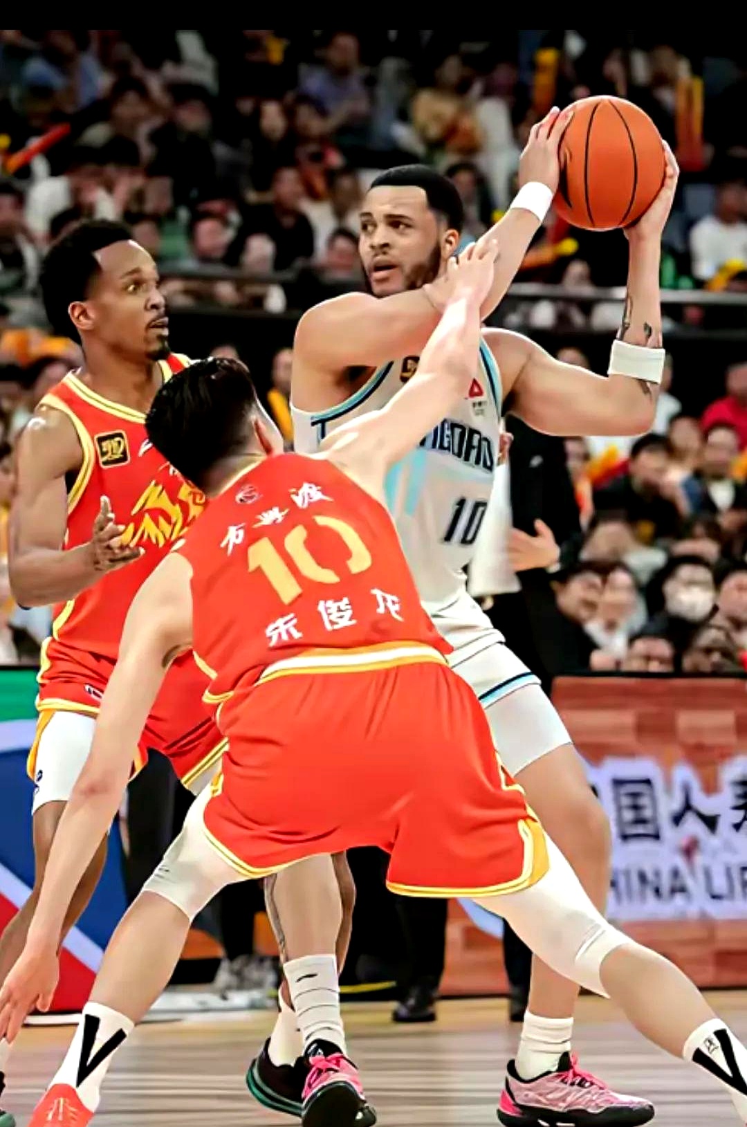 赛地聚焦——CBA常规赛集结日热度飙升；罗马主帅复盘；震撼外界；高层口径保持一致