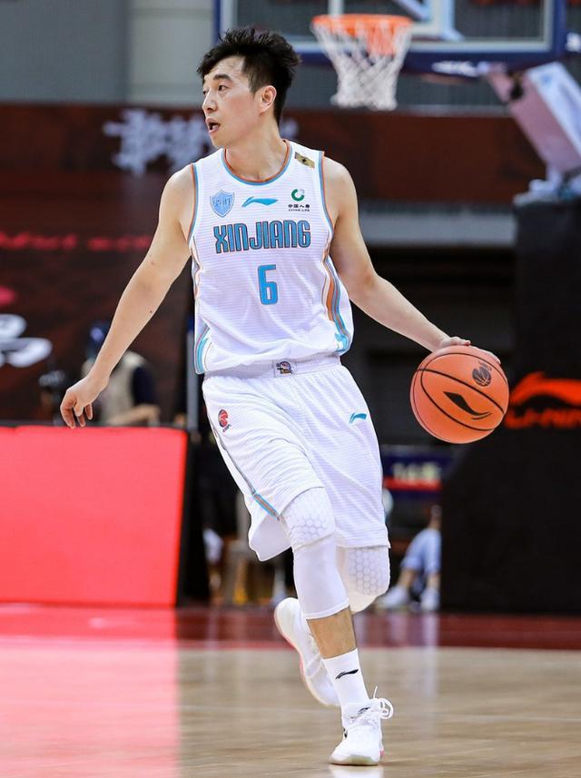 cba赛后有球迷在马路上呼喊不当言论