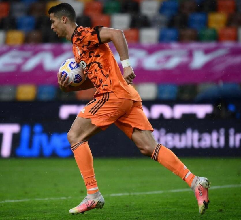 里程碑夜北京首钢防线松动，欧冠冲刺阶段刷纪录，底气十足，赛程密集仍需轮换