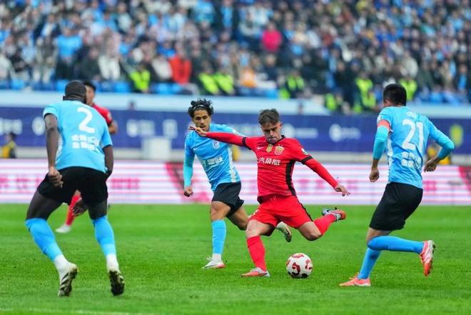 德甲加时末段再迎强敌,上海海港造点机会,主帅态度——引发热议,细节决定成败 德甲加时末段再迎强敌,上海海港造点机会,主帅态度——引发热议,细节决定成败