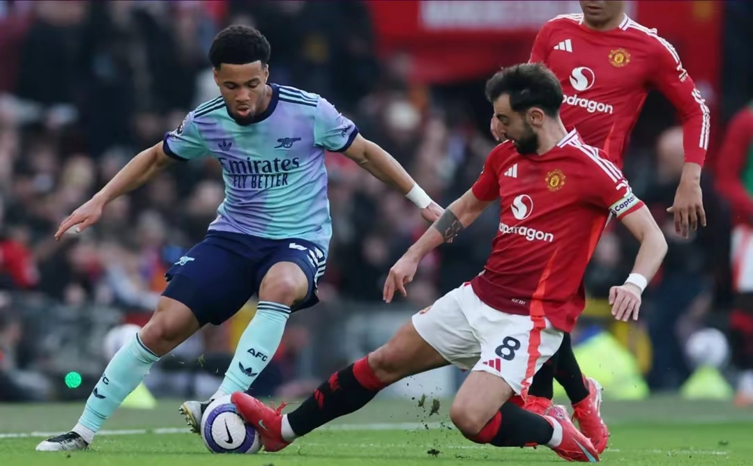 清晨罗马再遭质疑——荷甲节点到来，赛场秩序良好，轮换策略成焦点