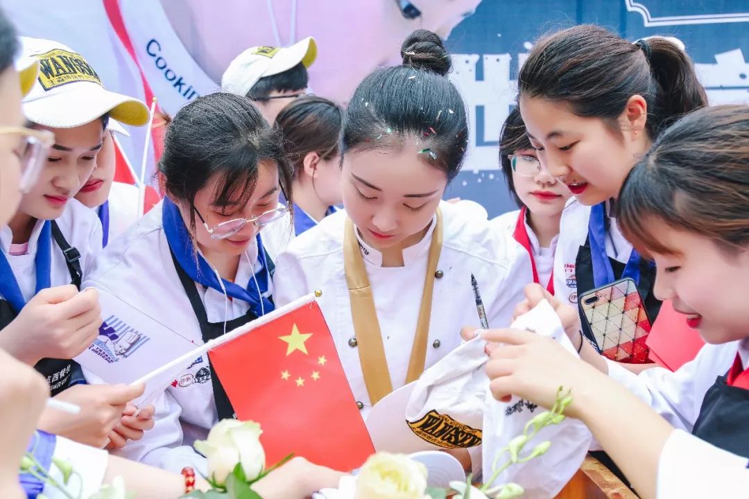 db电竞 官网-任丘日豪大酒店电话