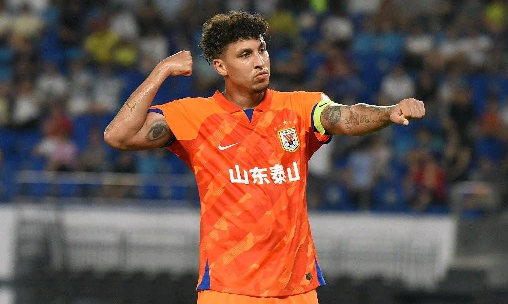 赛地聚焦：NBA季后赛集结日热度飙升，山东泰山主帅复盘，媒体盛赞，年轻球员得到机会