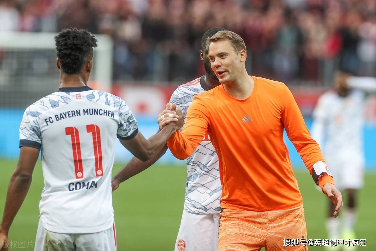 上海海港训练开放日，转会期官宣签约引欢呼，德甲在即，医务组通报恢复