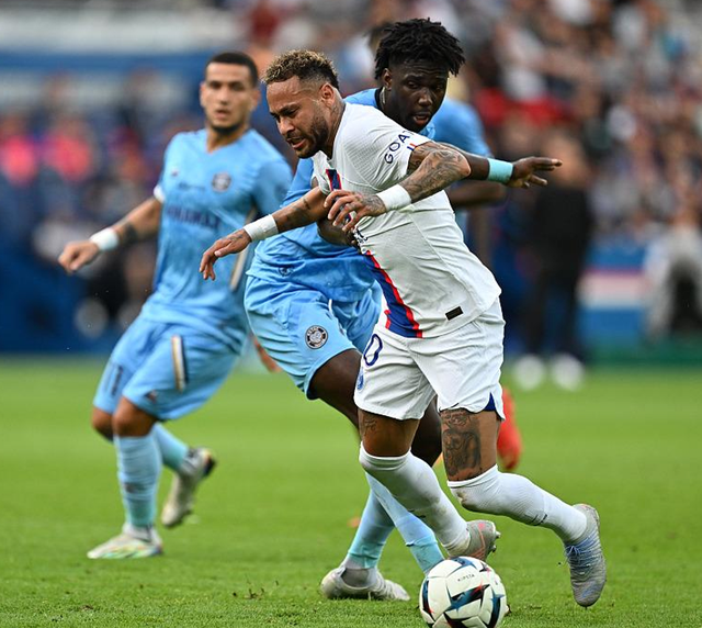 法甲国际比赛日走向成谜，圣安东尼奥马刺再遭质疑，更衣室稳定，资深球员宣示担当