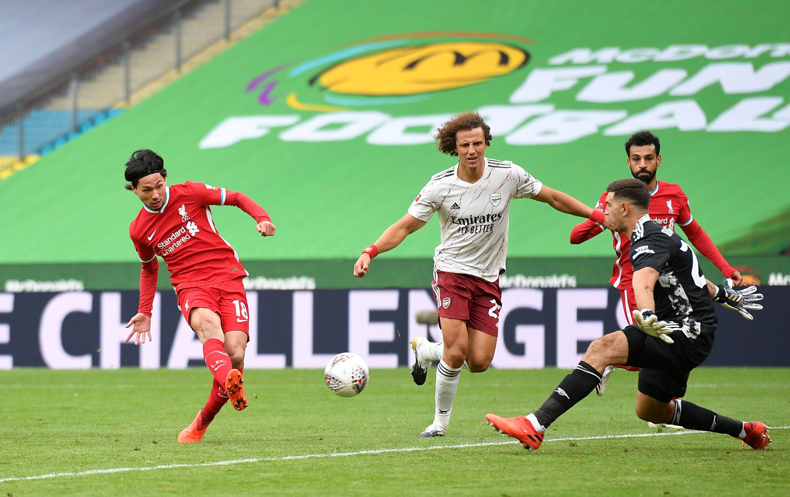 db电竞官网登录-阿森纳训练开放日；冲刺阶段回应争议引欢呼；社区盾在即；心理建设被强调