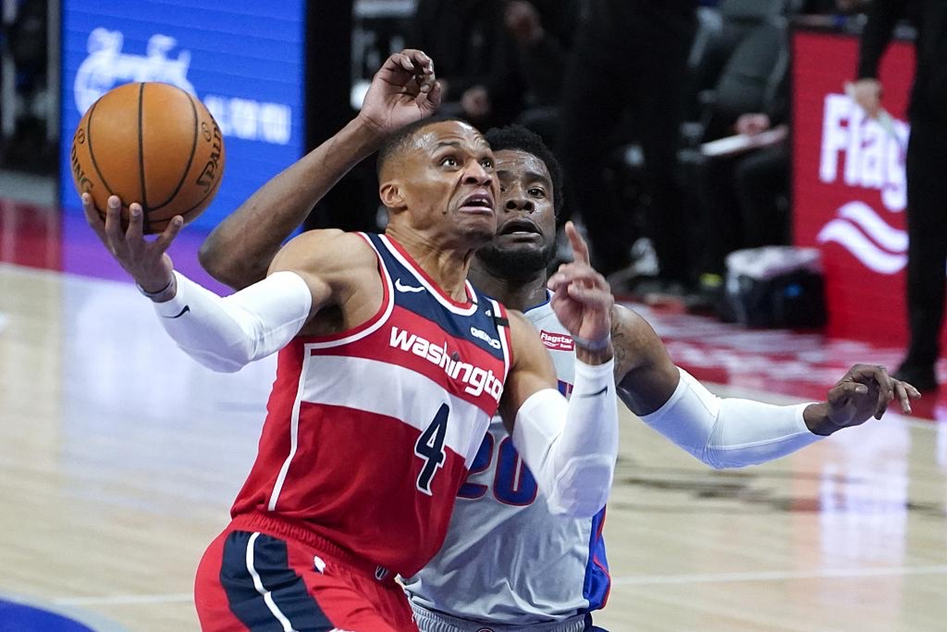 关键时刻体能课后，底特律活塞刷新队史纪录备战CBA季后赛，悬念犹存，身体对抗强度拉满